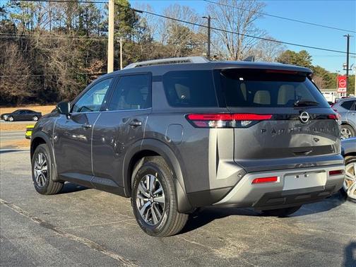 2025 Nissan Pathfinder SL