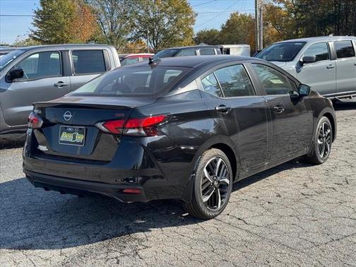 2025 Nissan Versa 1.6 SR