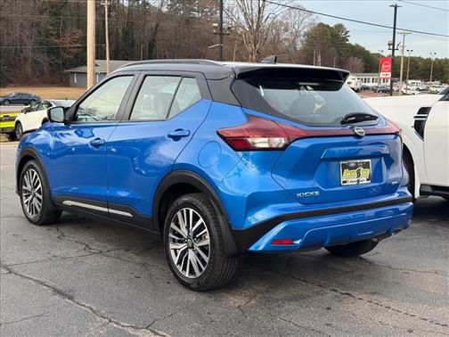 2023 Nissan Kicks SR