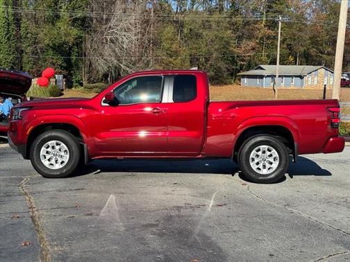 2024 Nissan Frontier SV