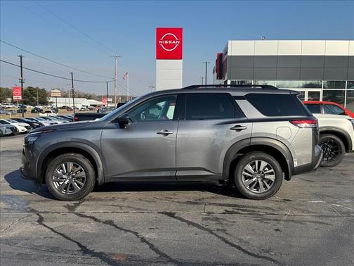 2024 Nissan Pathfinder SV