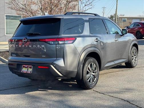 2024 Nissan Pathfinder SV