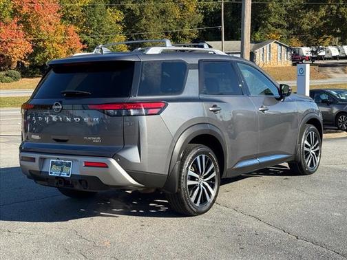 2023 Nissan Pathfinder Platinum