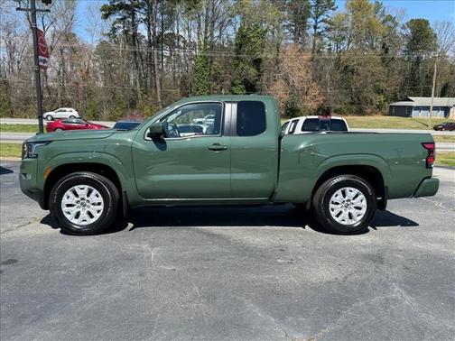 2024 Nissan Frontier SV