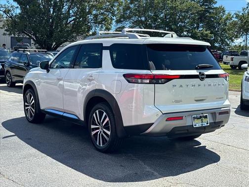 White 2024 Nissan Pathfinder Platinum