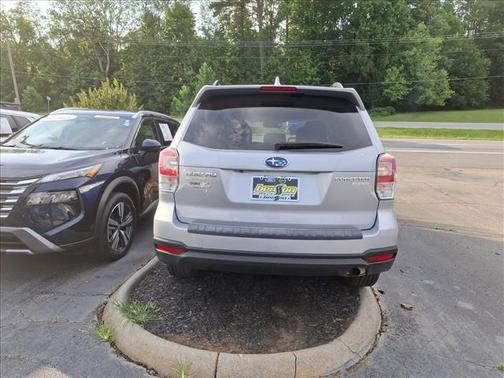 Ice Silver Metallic 2017 Subaru Forester 2.5i Premium