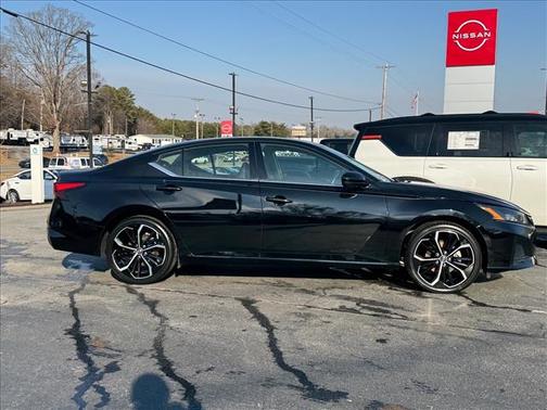 2025 Nissan Altima SR