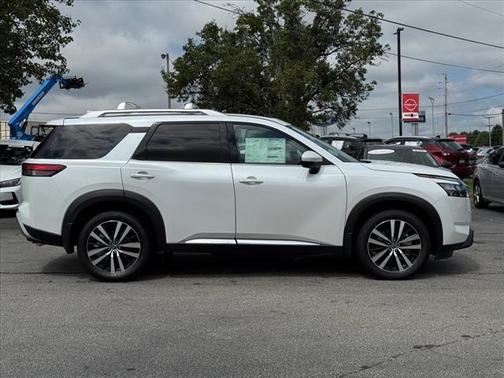2025 Nissan Pathfinder Platinum