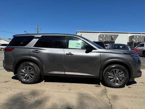 2025 Nissan Pathfinder S