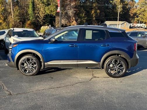 2025 Nissan Kicks SR