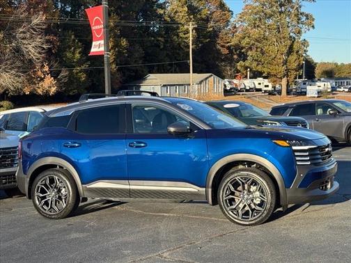 2025 Nissan Kicks SR