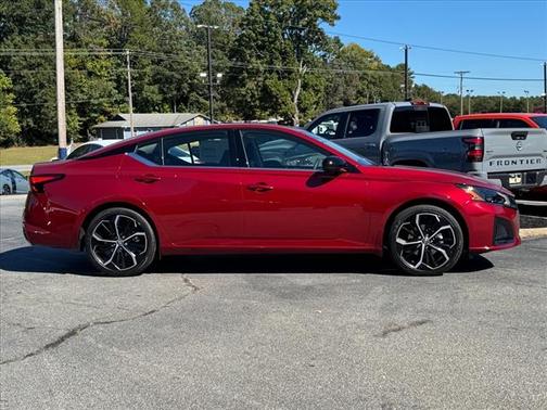 2025 Nissan Altima SR