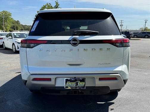 2025 Nissan Pathfinder Platinum