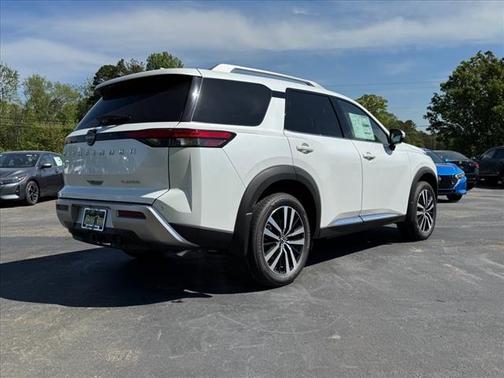 2025 Nissan Pathfinder Platinum