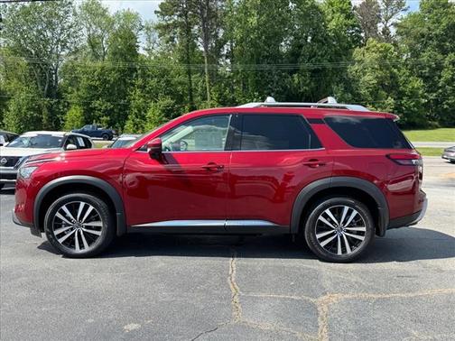 2025 Nissan Pathfinder Platinum