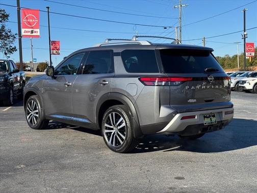 2023 Nissan Pathfinder Platinum