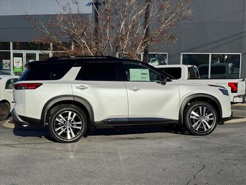 2025 Nissan Pathfinder Platinum