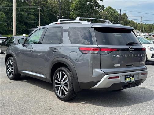 2023 Nissan Pathfinder Platinum