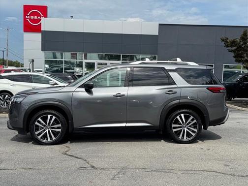 2023 Nissan Pathfinder Platinum