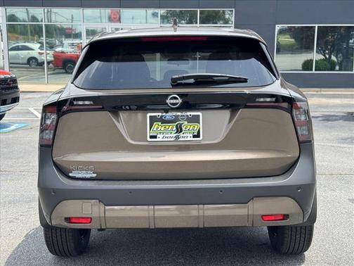 2025 Nissan Kicks SV