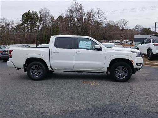 2025 Nissan Frontier SV