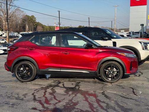 2021 Nissan Kicks SR