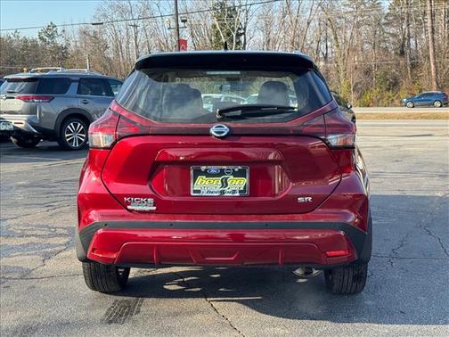 2021 Nissan Kicks SR