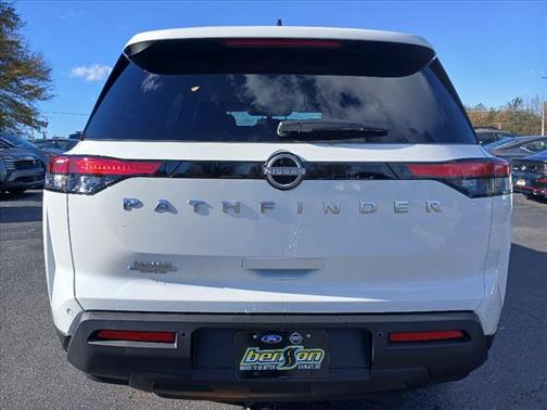 2025 Nissan Pathfinder S