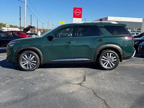 2022 Nissan Pathfinder Platinum