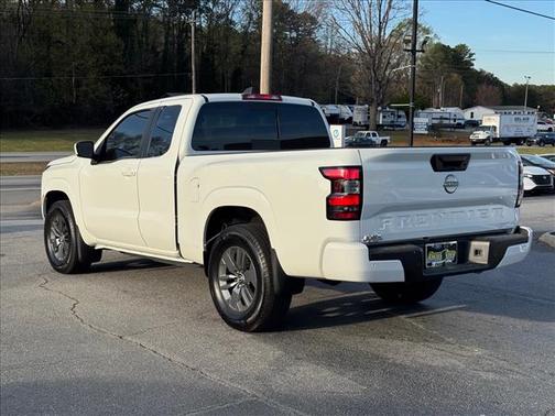 2025 Nissan Frontier SV