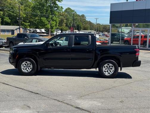 Black 2024 Nissan Frontier SV