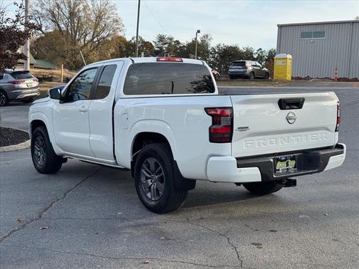 2025 Nissan Frontier SV