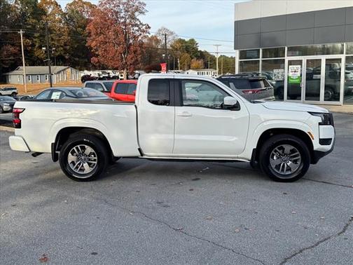 2025 Nissan Frontier SV