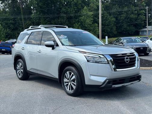Brilliant Silver Metallic 2024 Nissan Pathfinder SL