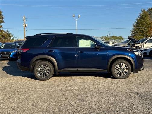 2025 Nissan Pathfinder SV