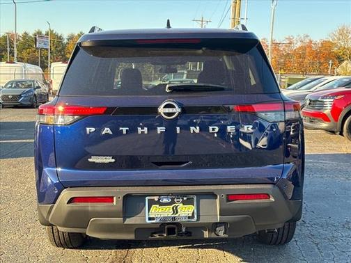 2025 Nissan Pathfinder SV