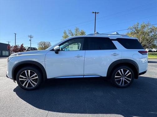 2025 Nissan Pathfinder Platinum