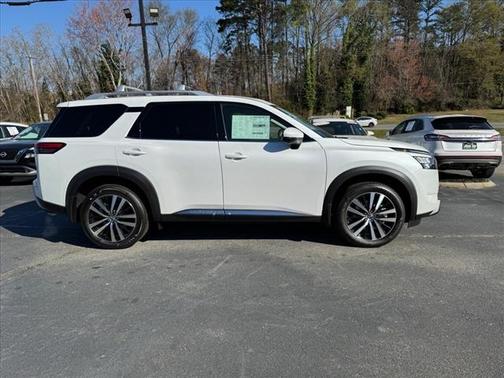 2025 Nissan Pathfinder Platinum