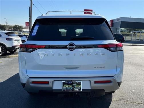 2025 Nissan Pathfinder Platinum