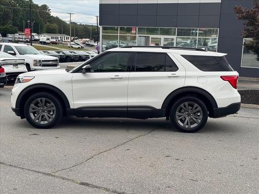 White Metallic 2023 Ford Explorer XLT