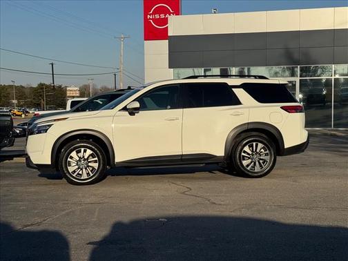 2025 Nissan Pathfinder SV