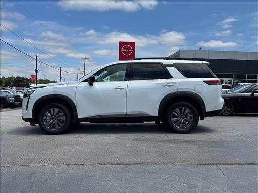 Everest White P 2026 Nissan Pathfinder SV