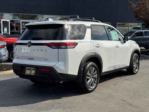 2025 Nissan Pathfinder SV