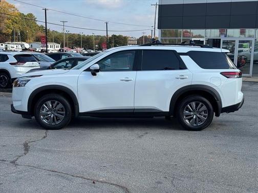 2025 Nissan Pathfinder SV