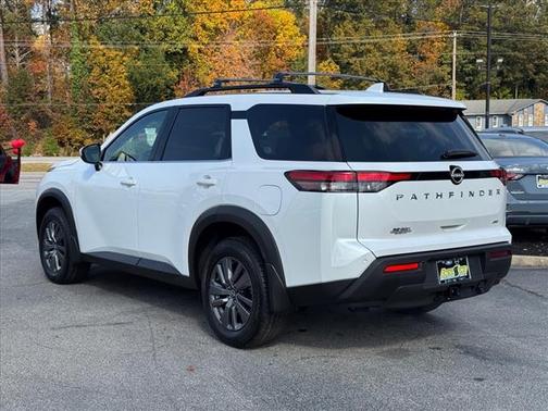 2025 Nissan Pathfinder SV