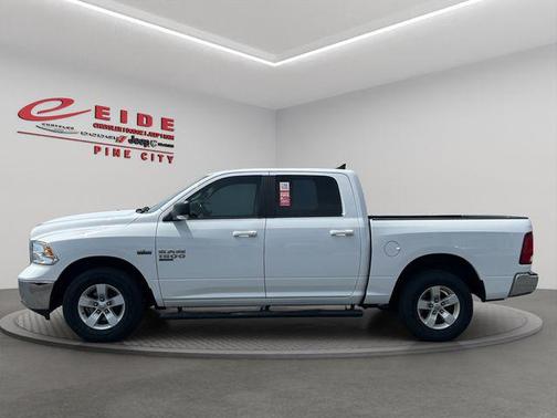 Bright White Clearcoat 2019 RAM 1500 SLT