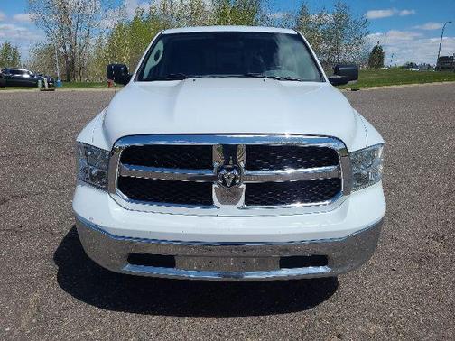 Bright White Clearcoat 2019 RAM 1500 SLT