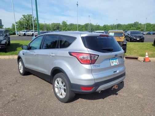 Ruby Red Metallic Tinted Clearcoat 2017 Ford Escape SE