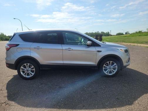 Ruby Red Metallic Tinted Clearcoat 2017 Ford Escape SE