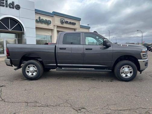 2025 RAM 2500 Tradesman Crew Cab 4x4 6'4' Box
